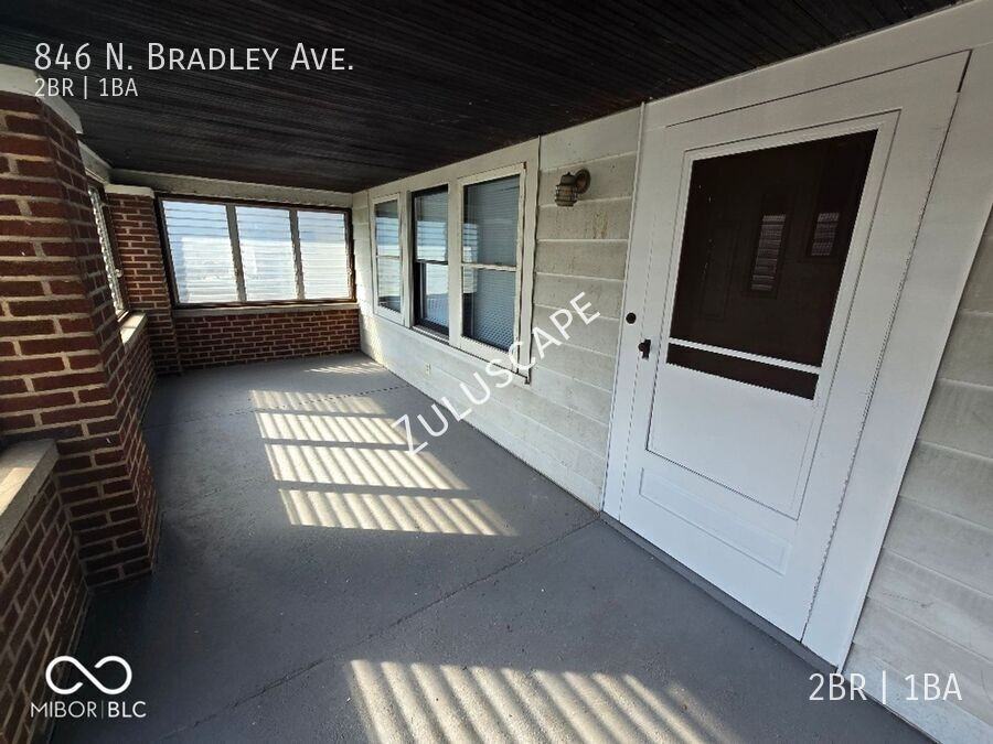 846 N Bradley Ave - Photo 3 of 15