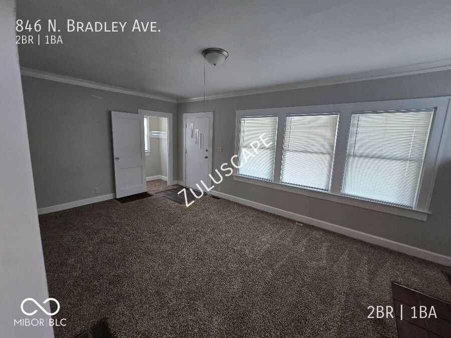 846 N Bradley Ave - Photo 5 of 15