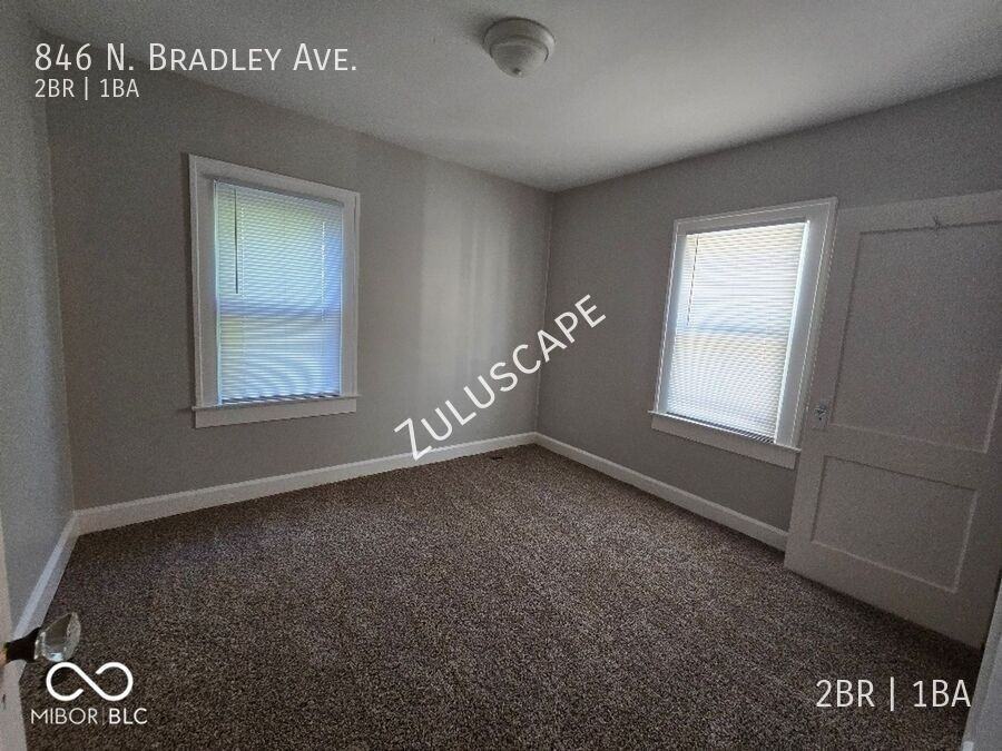 846 N Bradley Ave - Photo 6 of 15