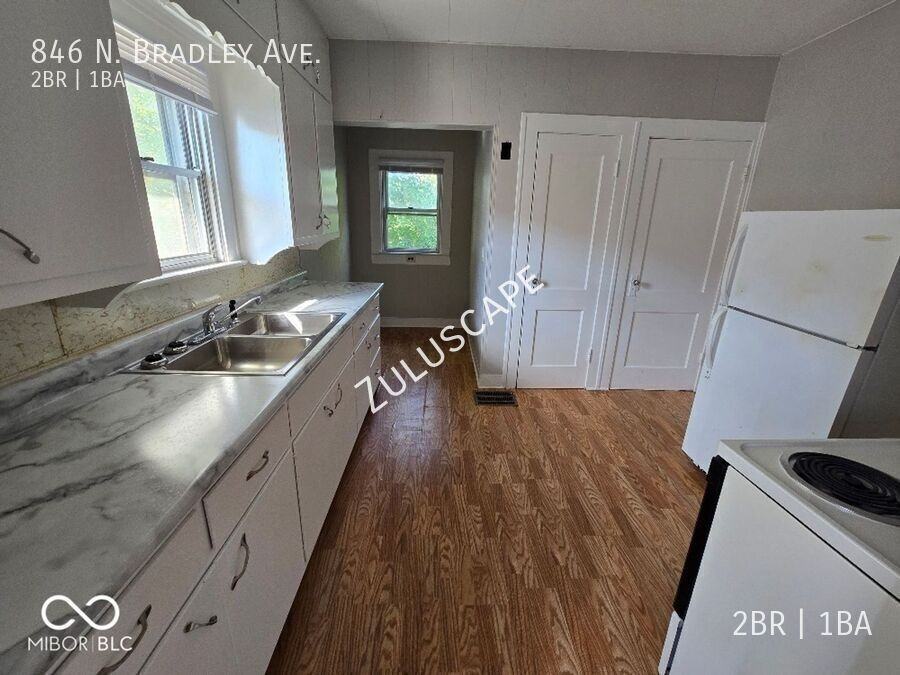 846 N Bradley Ave - Photo 7 of 15