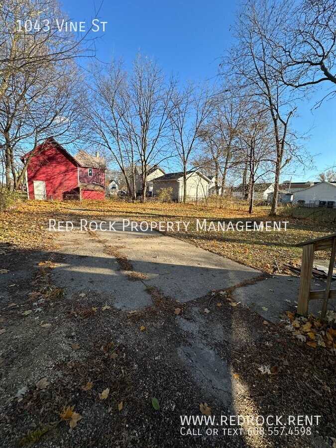 1043 Vine St - Photo 2 of 14