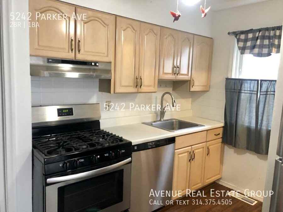 5242 Parker Ave - Photo 7 of 21