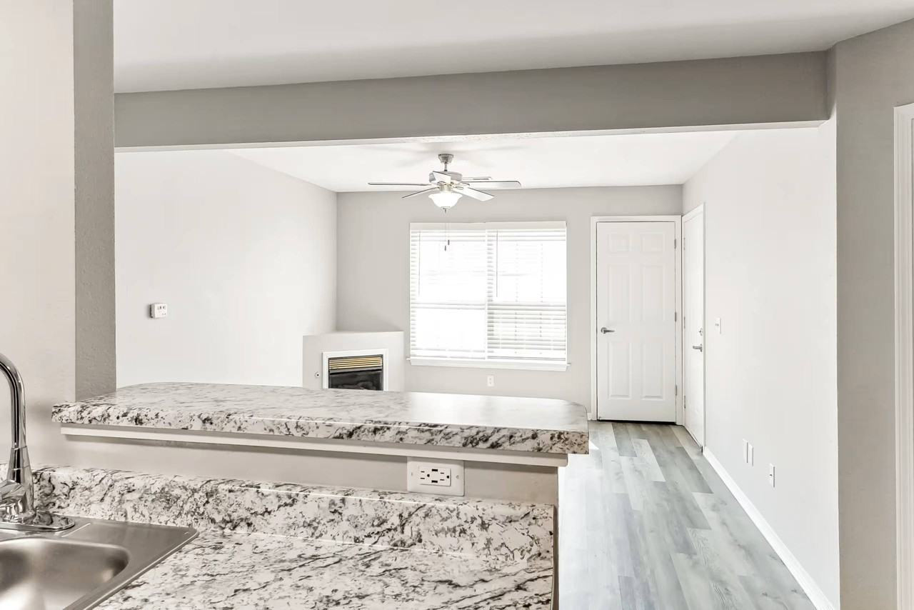 412 Crossing - Photo 2 of 14