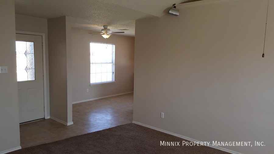 2713 109th St - Photo 6 of 25