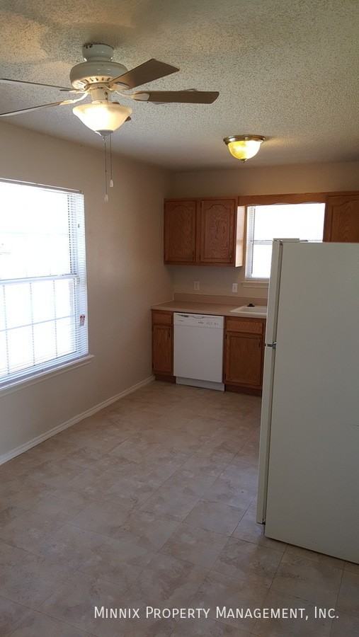 2713 109th St - Photo 7 of 25