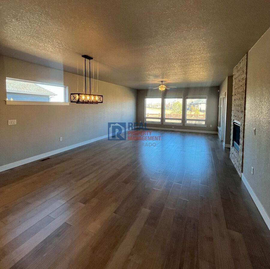 1912 Tidewater Ln - Photo 5 of 25