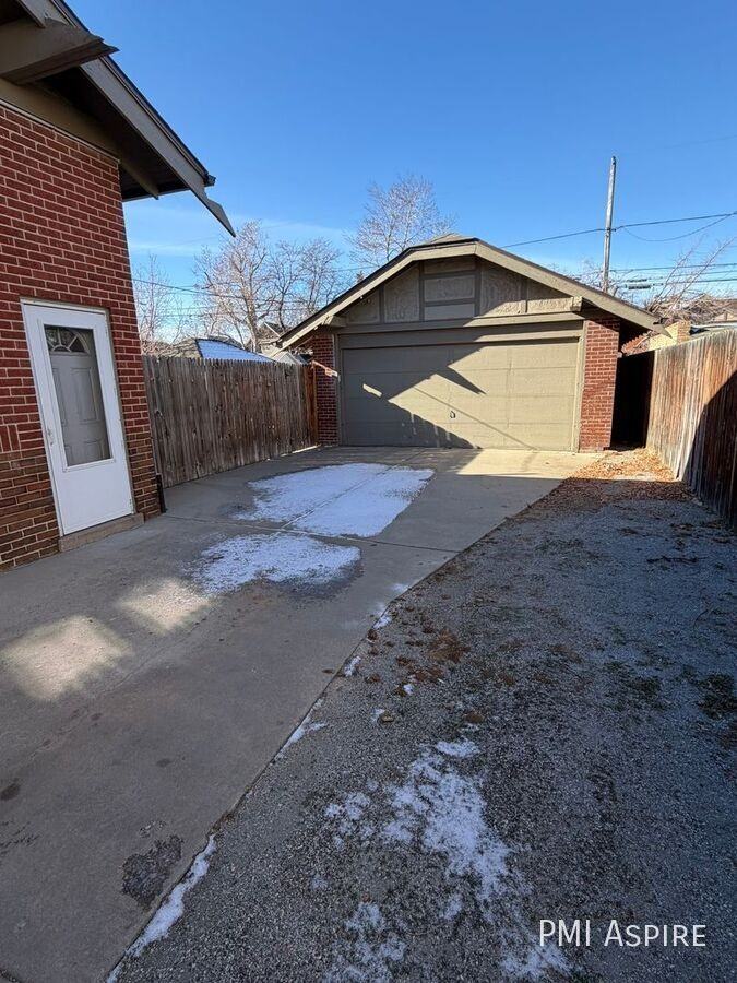 507 S Clarkson St - Photo 2 of 41