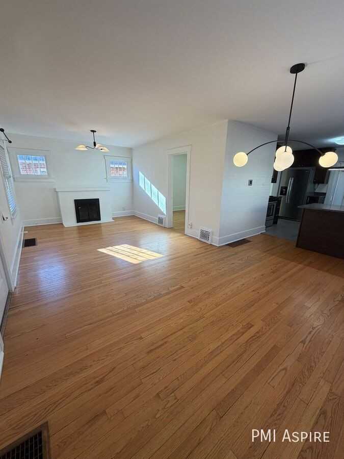 507 S Clarkson St - Photo 4 of 41