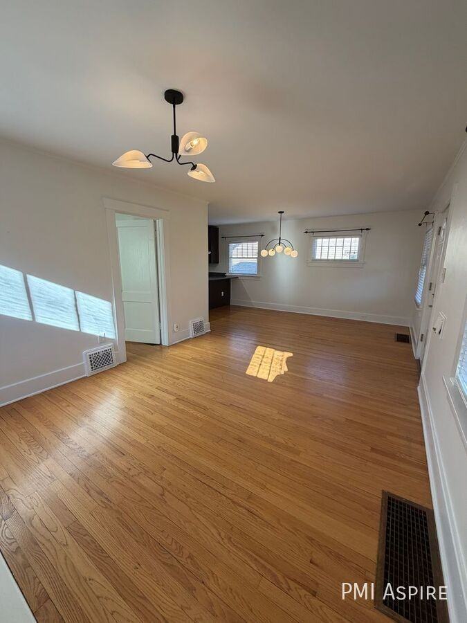 507 S Clarkson St - Photo 5 of 41