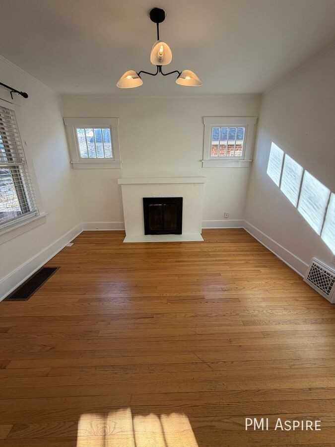 507 S Clarkson St - Photo 6 of 41