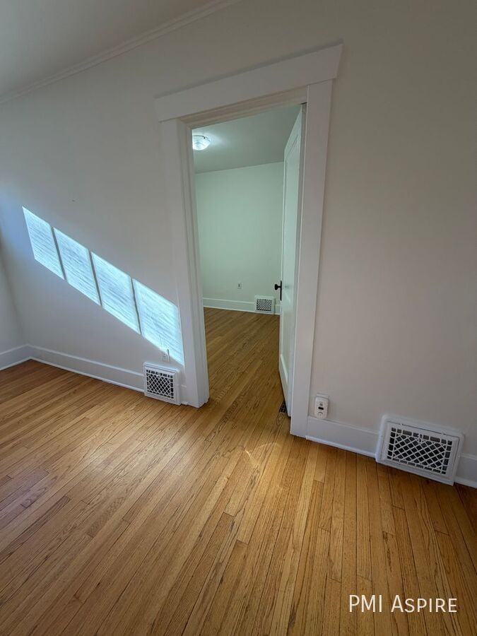 507 S Clarkson St - Photo 7 of 41