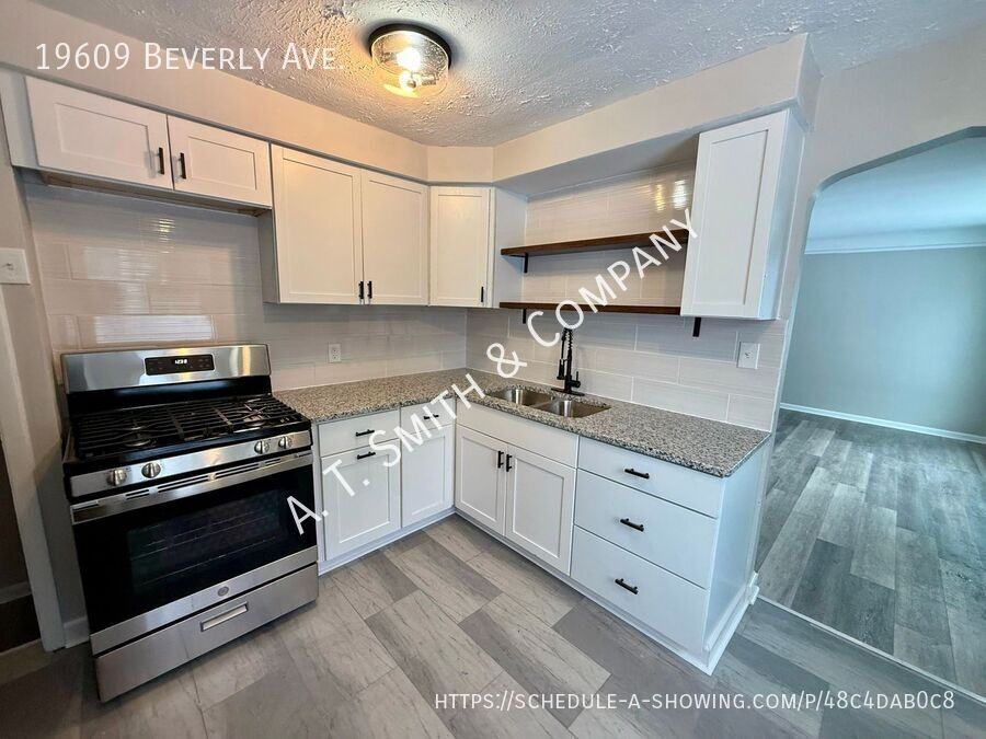 19609 Beverly Ave - Photo 2 of 15