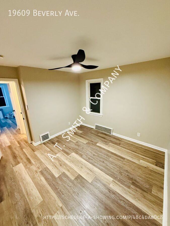 19609 Beverly Ave - Photo 4 of 15