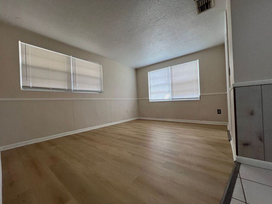 907 Lake Jessie Dr #B - Photo 2 of 7