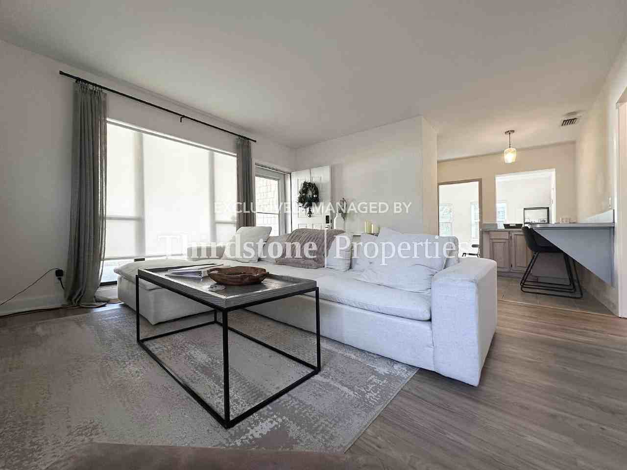 928 9th Ave N - Photo 5 of 17