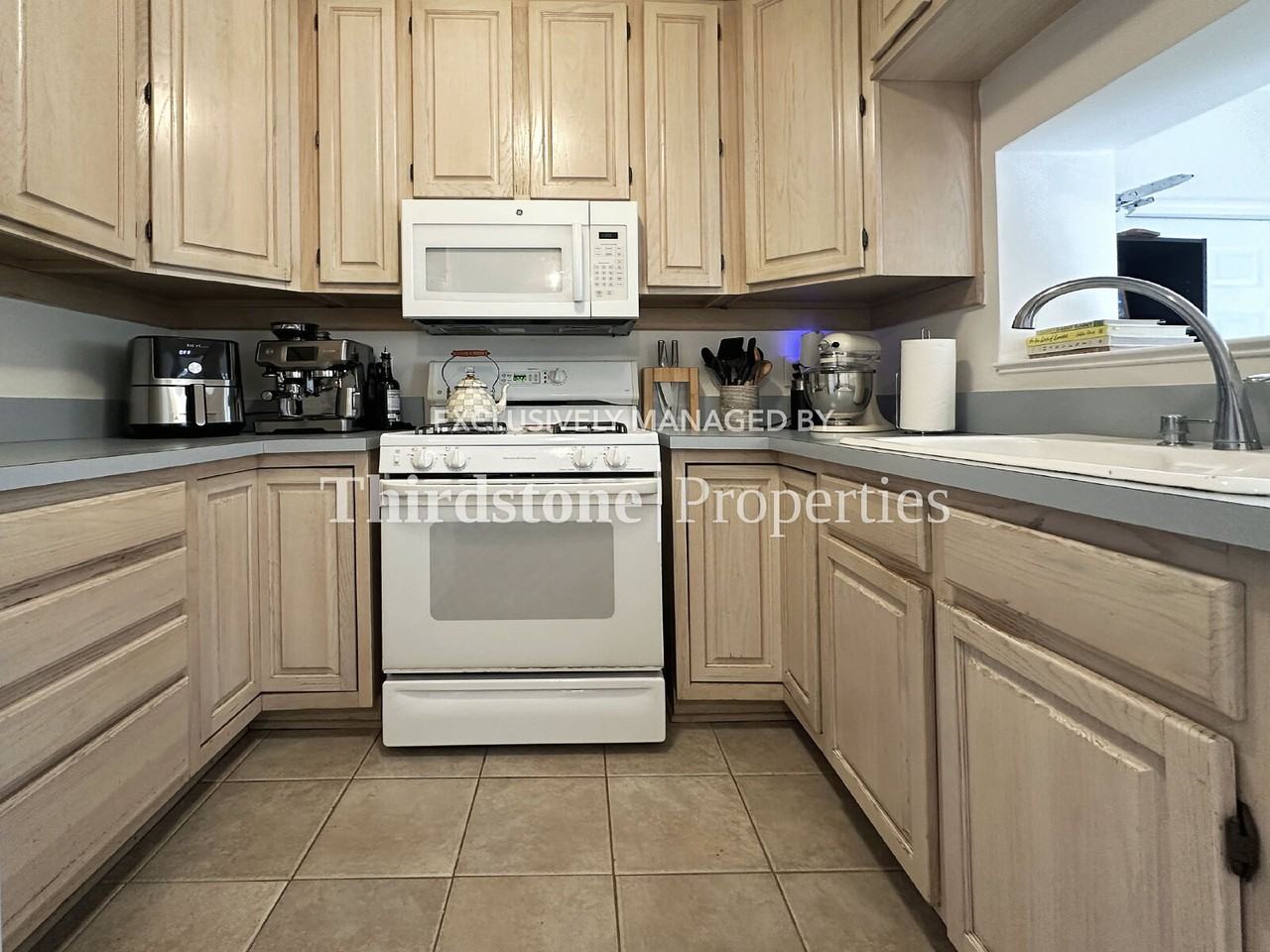 928 9th Ave N - Photo 6 of 17