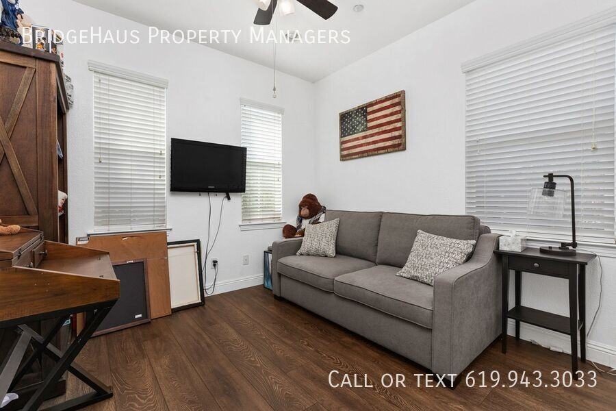 10252 Oak Spur Way - Photo 5 of 37