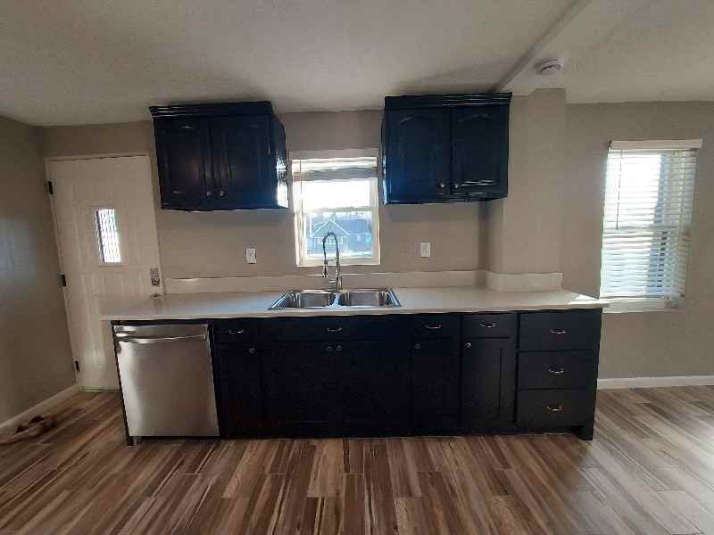 5818 Weir St - Photo 3 of 11