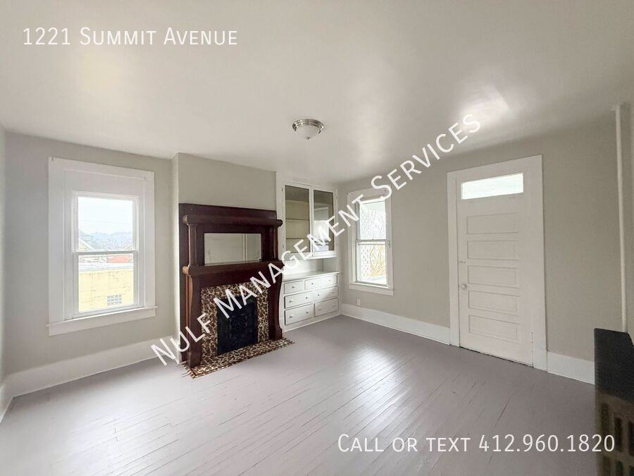 1221 Summit Ave - Photo 4 of 9