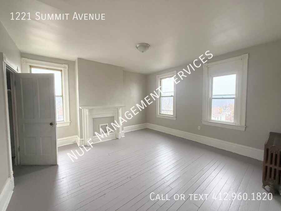 1221 Summit Ave - Photo 6 of 9