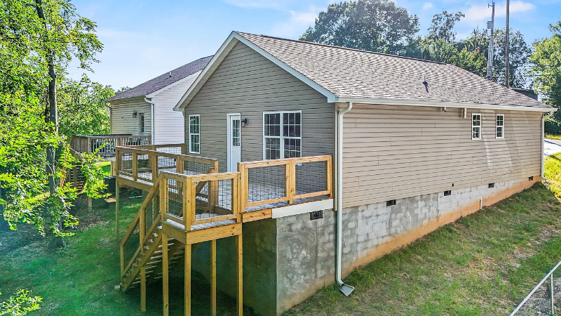 812 Aubrey Ave - Photo 3 of 19