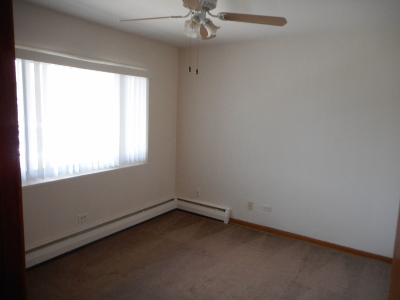 567 Pershing Ave #B - Photo 3 of 5