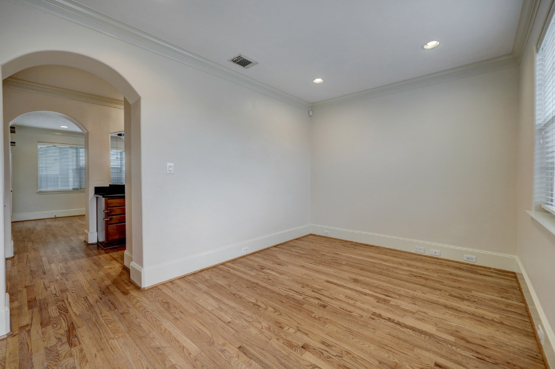 1749 Aden Dr - Photo 3 of 16