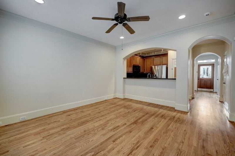 1749 Aden Dr - Photo 4 of 16