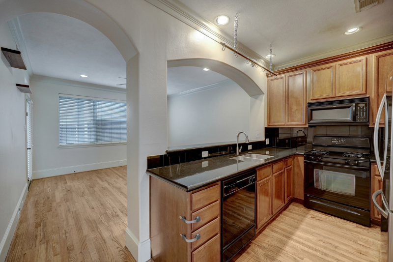 1749 Aden Dr - Photo 7 of 16