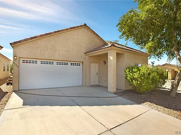 1132 Pear Tree Ln - Photo 3 of 10