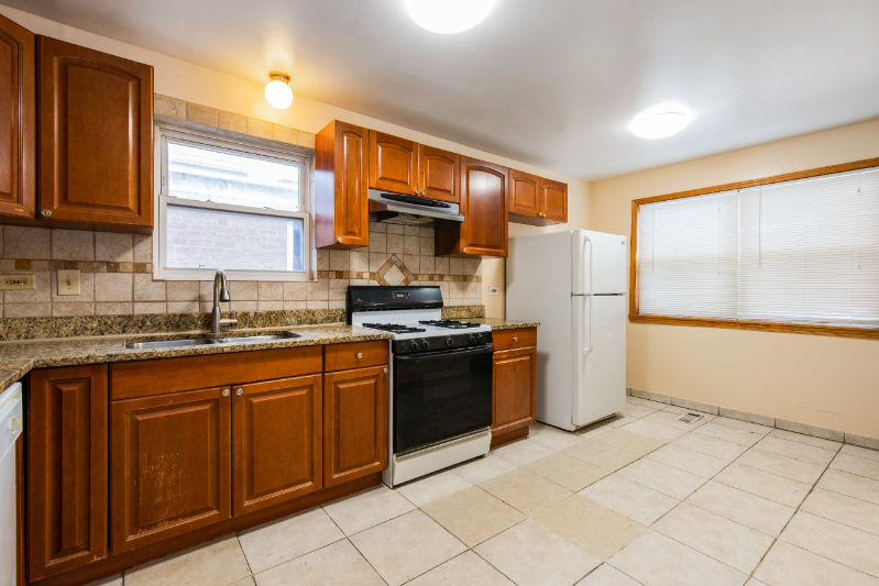 8906 S Halsted St - Photo 3 of 9