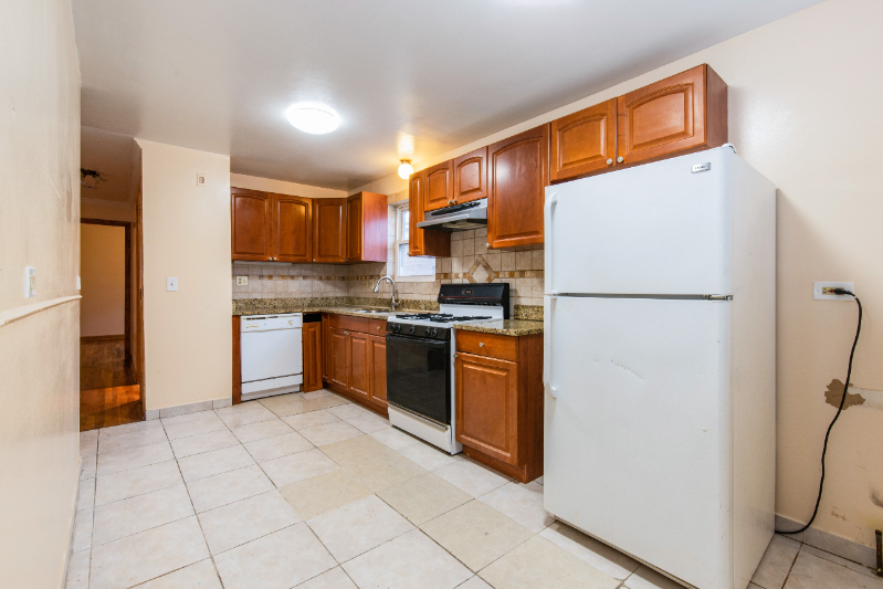 8906 S Halsted St - Photo 4 of 9