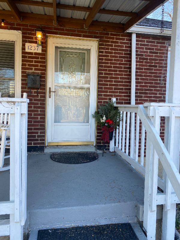 1237 E Pleasant Run Parkway South Dr - Photo 2 of 10