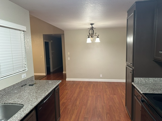 539 Purdue Dr - Photo 3 of 12