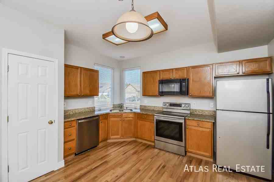 1094 Clogger Ln - Photo 5 of 20