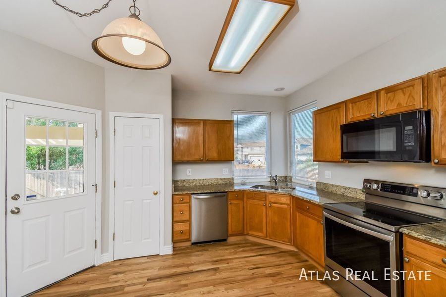 1094 Clogger Ln - Photo 6 of 20