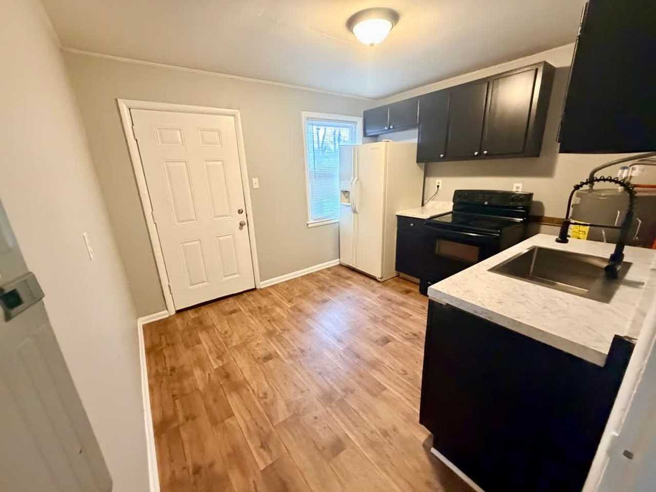 700 Jackson St - Photo 2 of 12