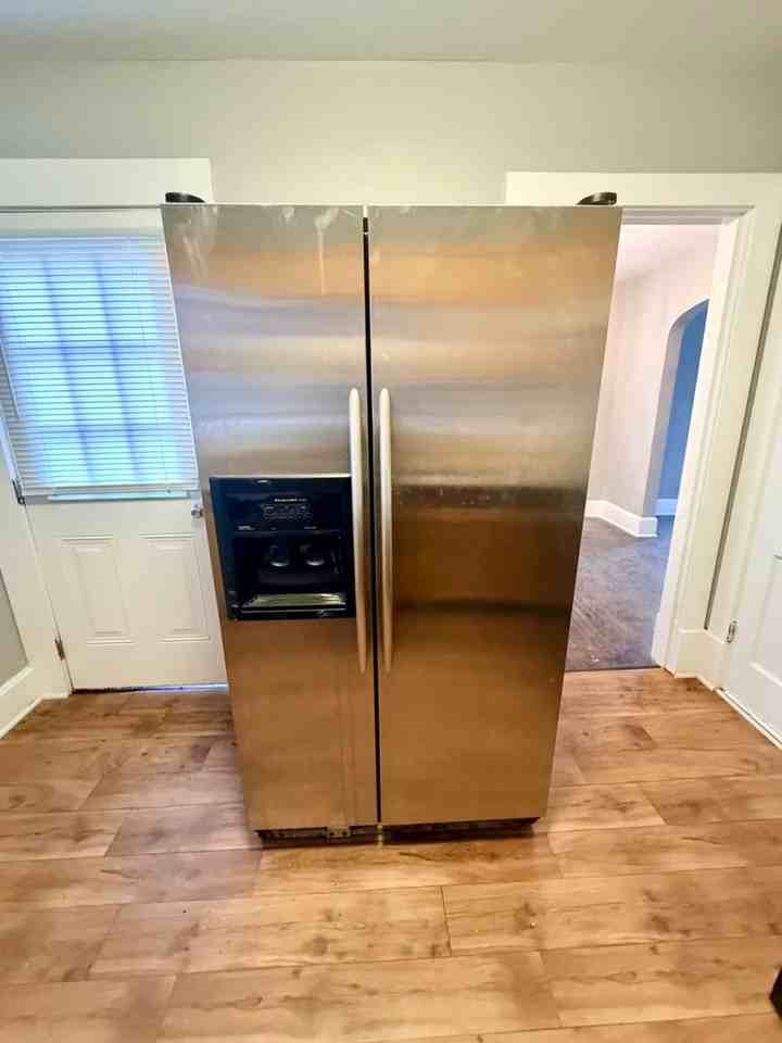 1422 N Limestone - Photo 4 of 24