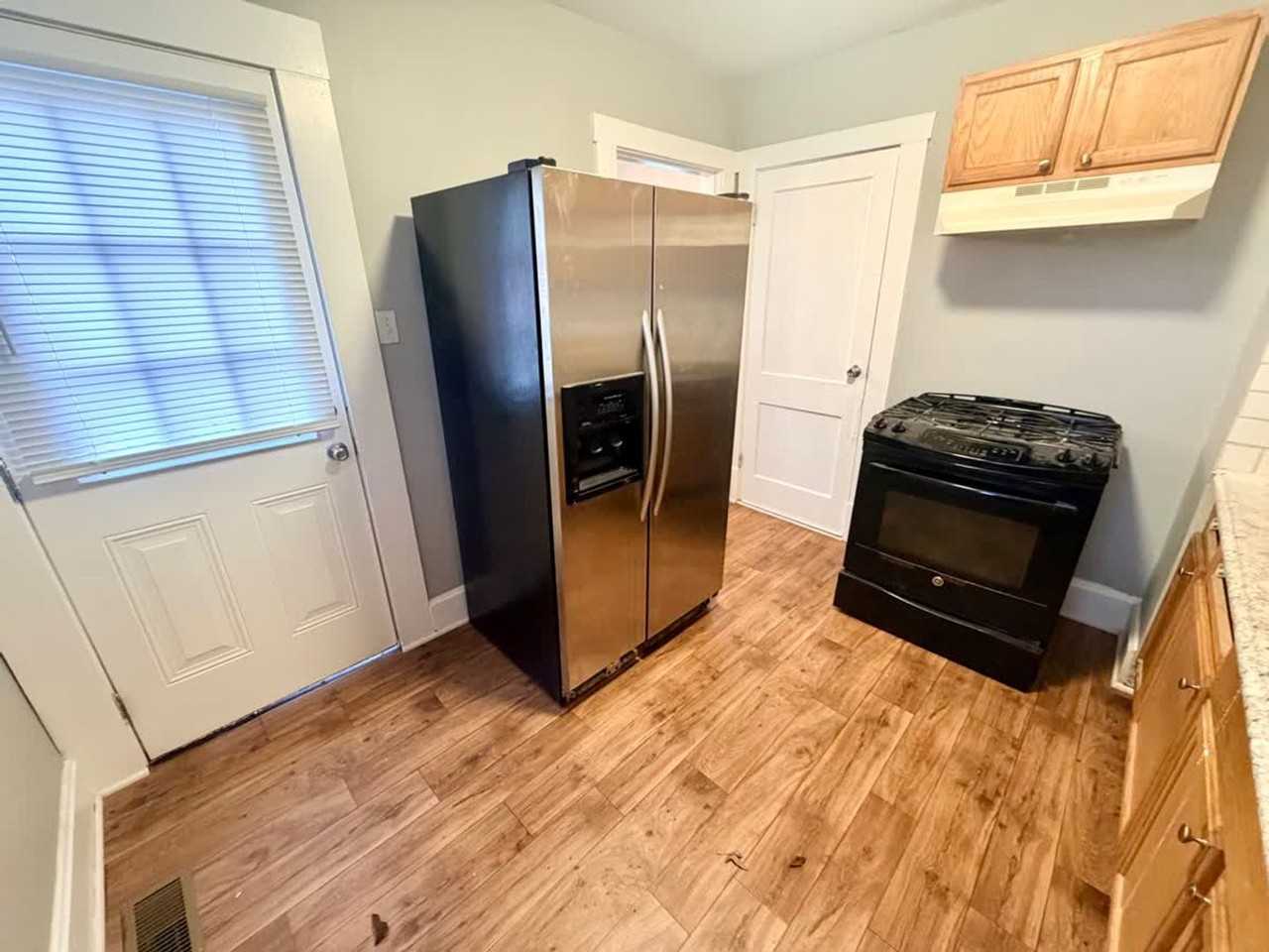 1422 N Limestone - Photo 5 of 24