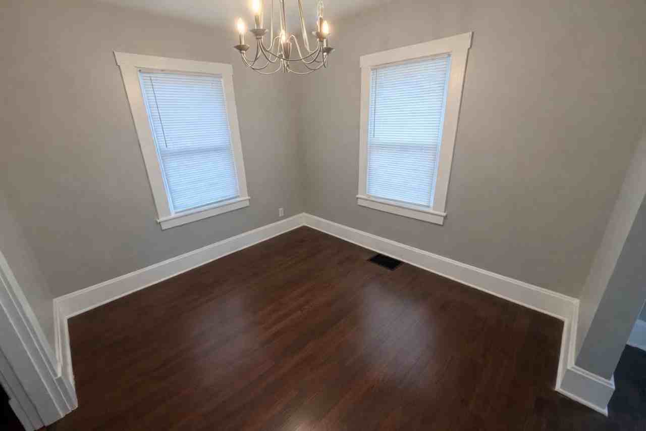 1422 N Limestone - Photo 7 of 24