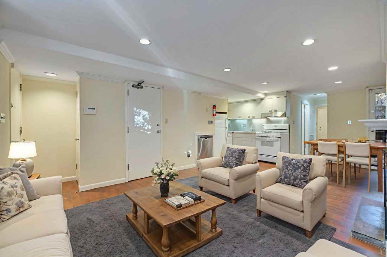 308 11th St Se - Photo 2 of 9