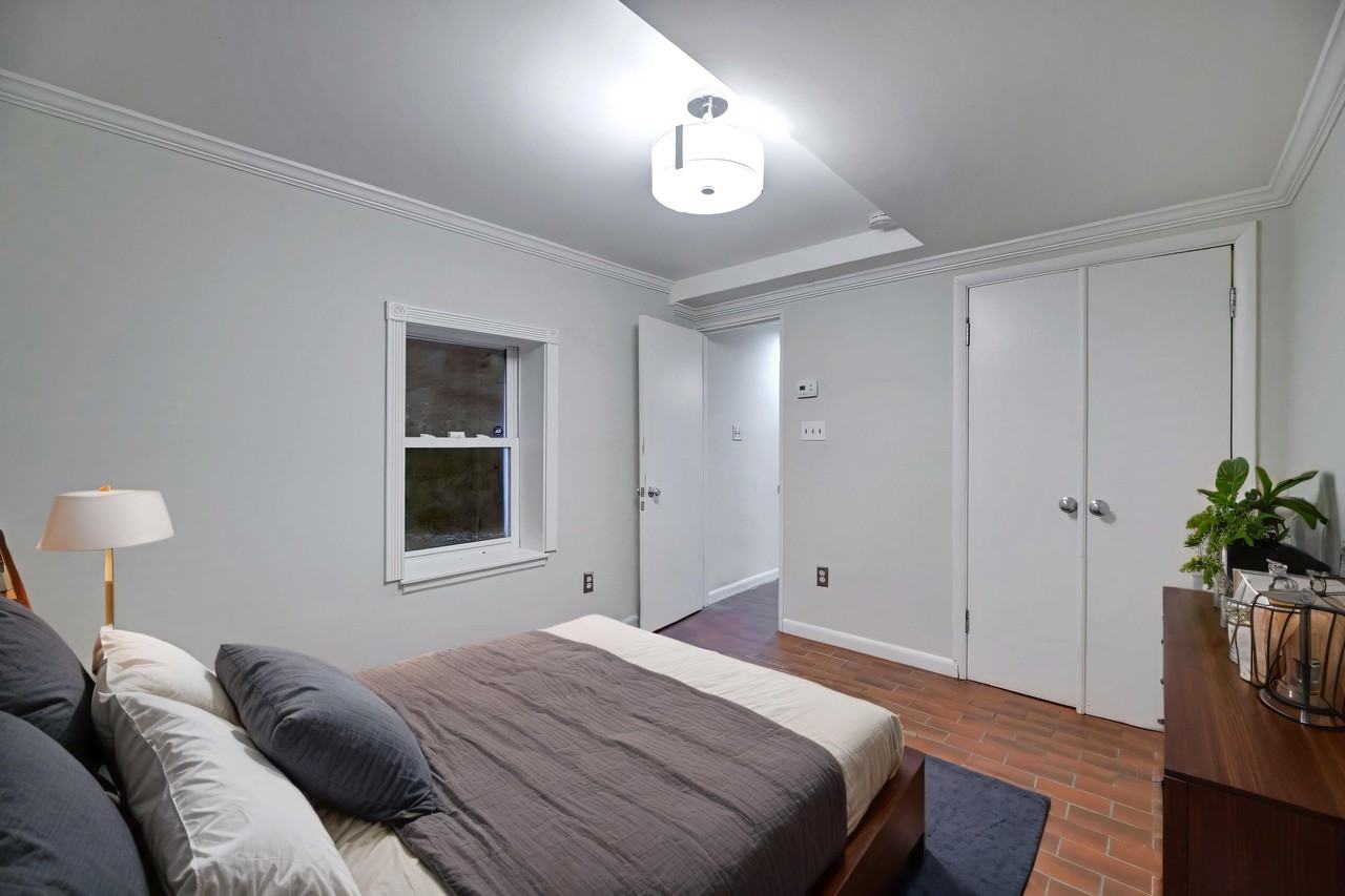 308 11th St Se - Photo 7 of 9