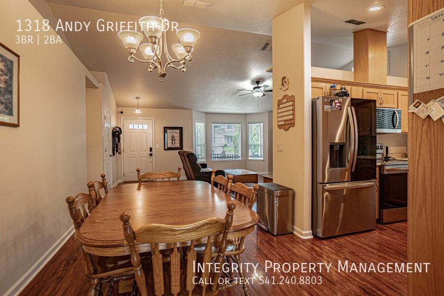 1318 Andy Griffith Dr - Photo 3 of 22