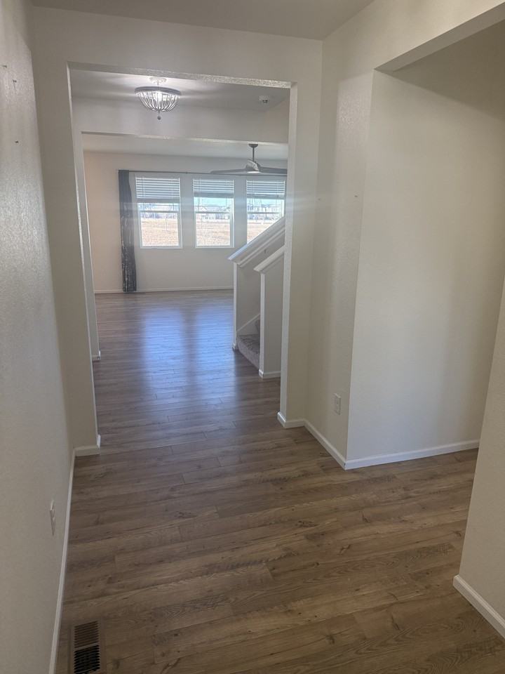 221 S Quantock St - Photo 4 of 20