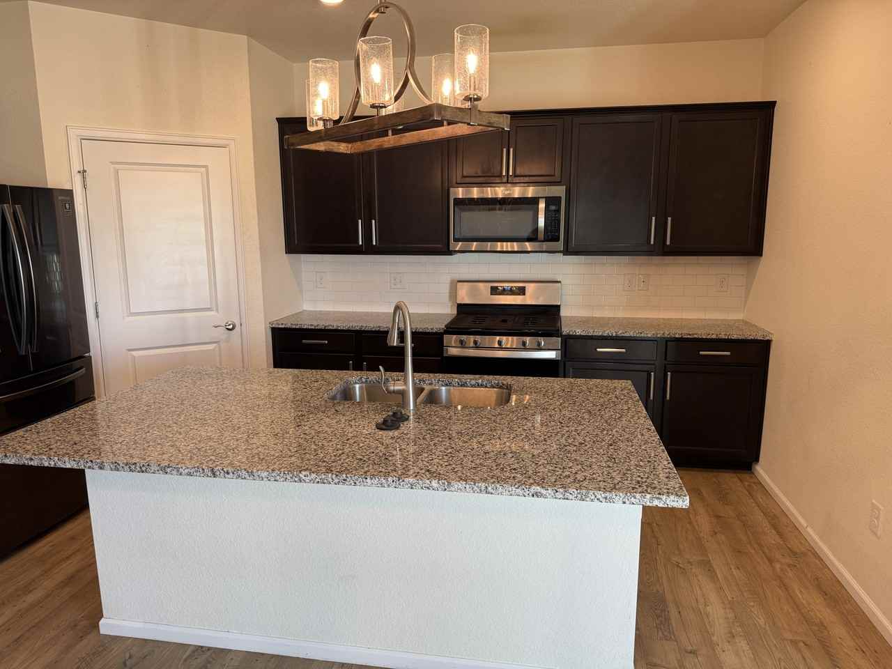 221 S Quantock St - Photo 6 of 20