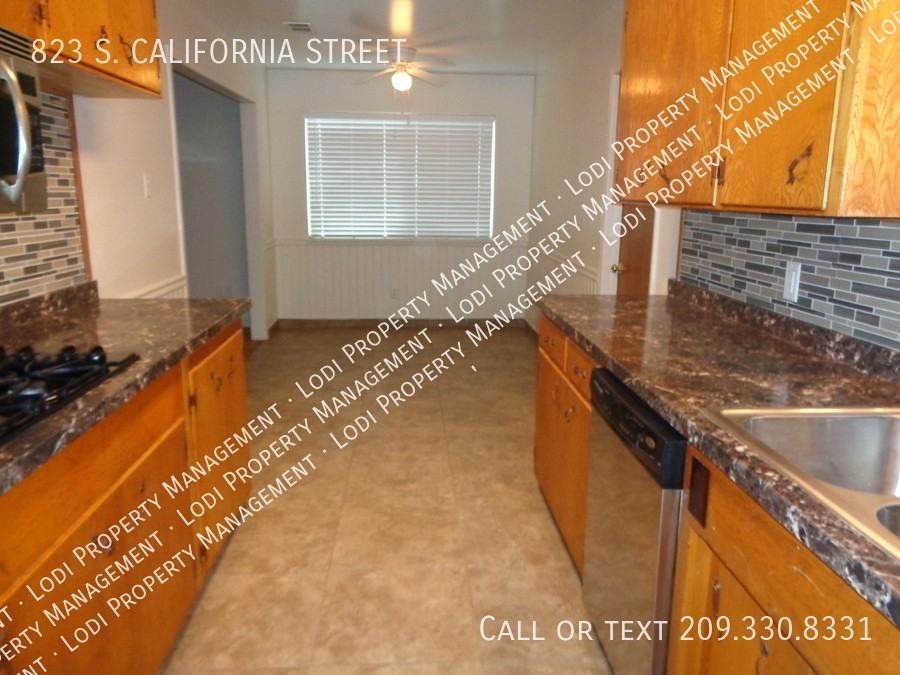 823 S California St - Photo 6 of 26