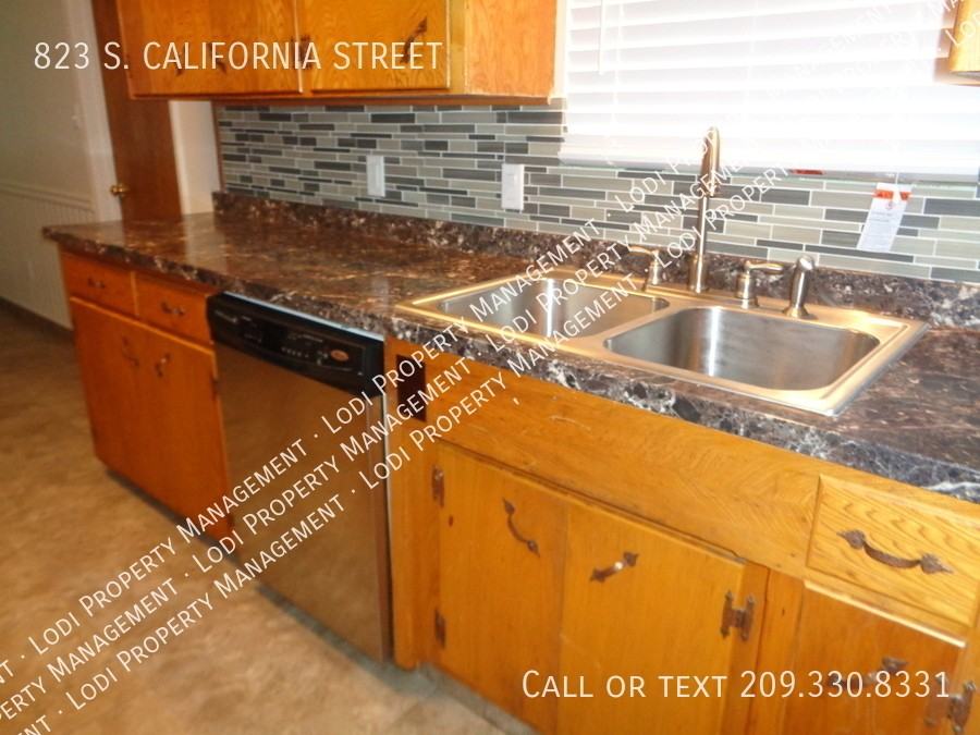 823 S California St - Photo 7 of 26