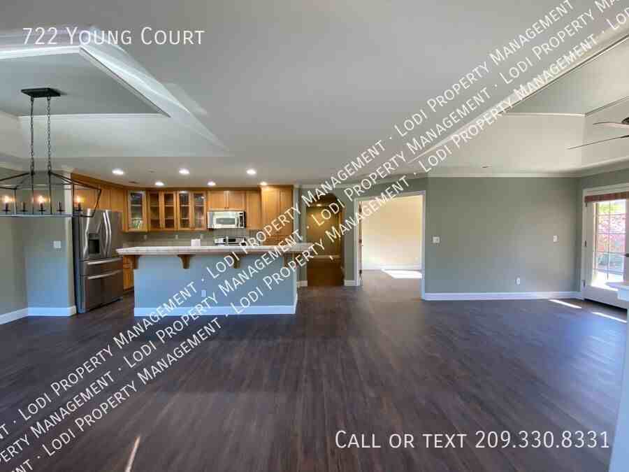 722 Young Ct - Photo 2 of 24