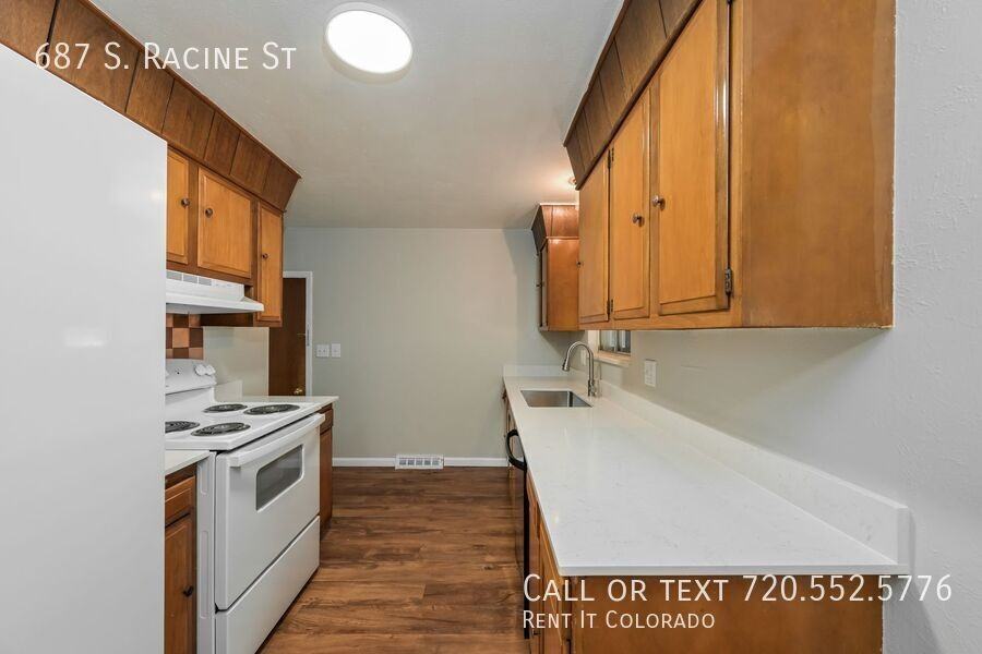687 S Racine St - Photo 5 of 23