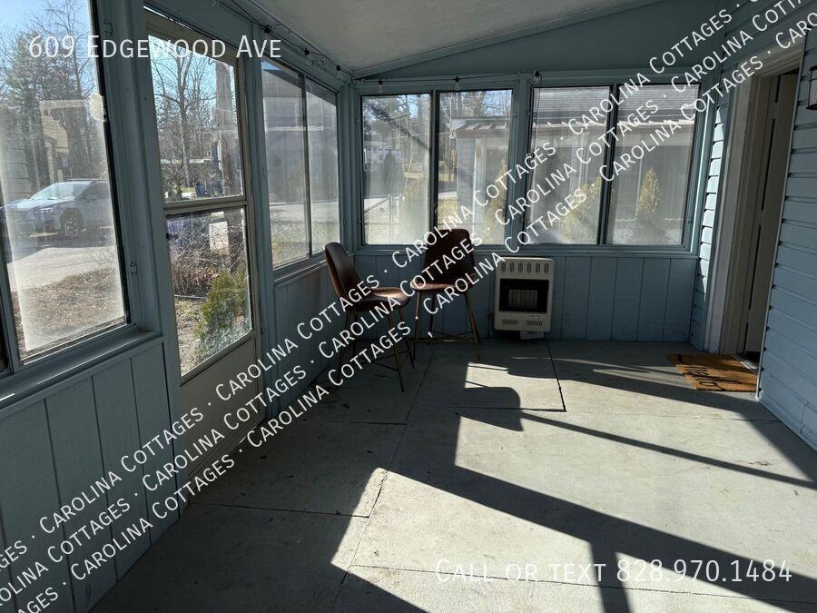 609 Edgewood Ave - Photo 4 of 15